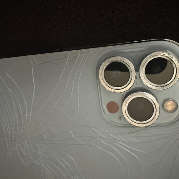 Apple iPhone 13 Pro Max - 128 GB - Silver (Unlocked) - Picture 2 of 3